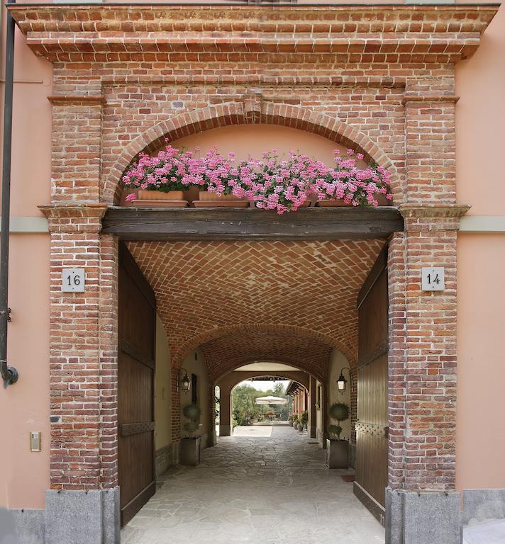 Ristorante Albergo Ca' Vittoria Tigliole Luaran gambar