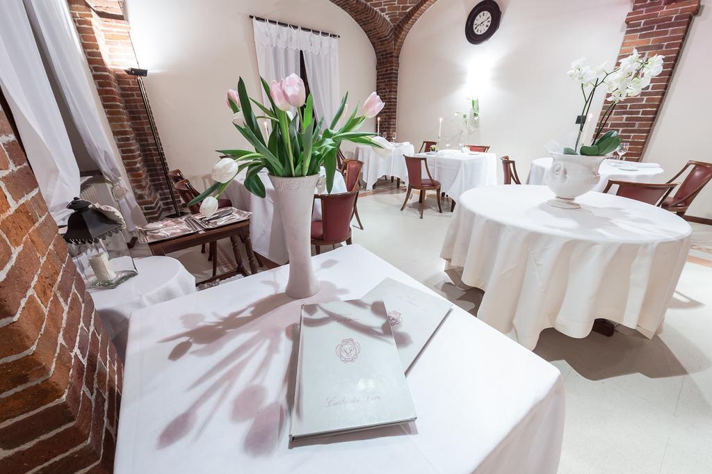 Ristorante Albergo Ca' Vittoria Tigliole Luaran gambar