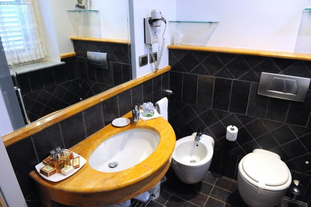 Ristorante Albergo Ca' Vittoria Tigliole Bilik gambar
